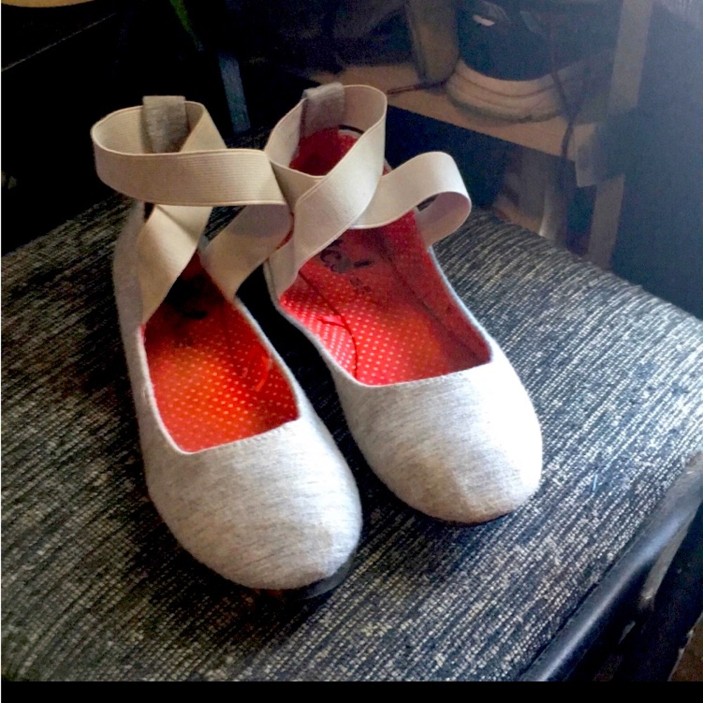 Sz 7/8 grey ballet flats with crossing ankle straps